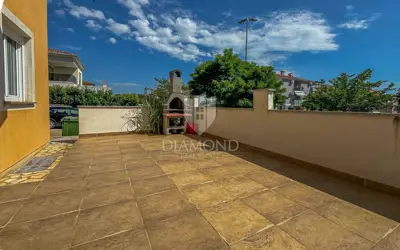Wohnung 71 m², Novigrad - 2 Schlafzimmer und Terrasse - 2