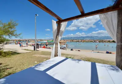 Apartman AP2, Novalja - 150 m od plaže, vrt i roštilj - 17