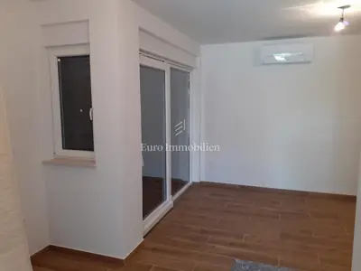 Apartman AP2, Novalja - 150 m od plaže, vrt i roštilj - 11