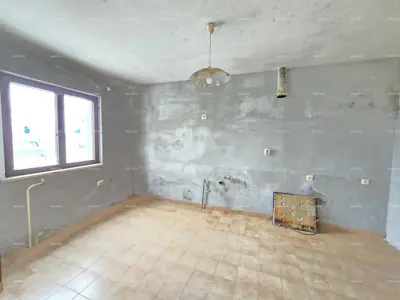 Geräumiges Haus in der Nähe von Pula! Zwei Wohnungen - 2500 m² Grundstück! - 3