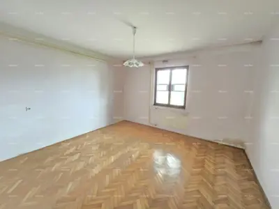 Geräumiges Haus in der Nähe von Pula! Zwei Wohnungen - 2500 m² Grundstück! - 9