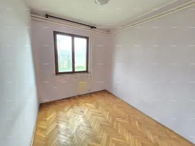 Geräumiges Haus in der Nähe von Pula! Zwei Wohnungen - 2500 m² Grundstück! - 8