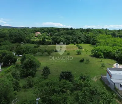 Building plot 1,652 m², Labin - next to the main road