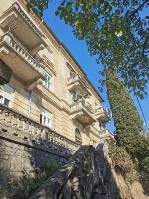 Wohnung 83 m², Lovran Zentrum - hohes Dachgeschoss einer alten Villa - 2
