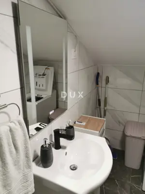 Wohnung 83 m², Lovran Zentrum - hohes Dachgeschoss einer alten Villa - 18