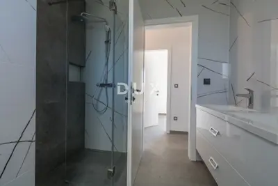 Penthouse 125 m², Murter - 4 terraces and 2 parking spaces - 8