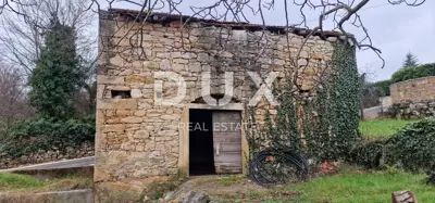 ISTRA, MOTOVUN, OKOLICA - Zwei Häuser zur Renovierung mit Hof