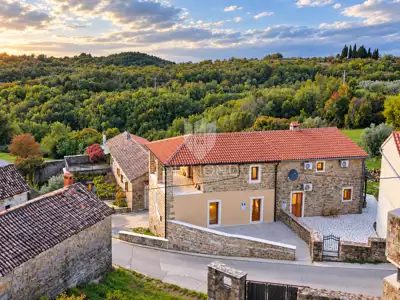 House 150 m², Momjan - renovated stone house with sea view