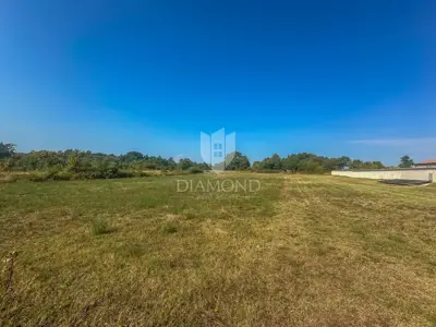 Zemljište, Orihi kod Barbana - parcelirano i kvadratnog oblika - 4