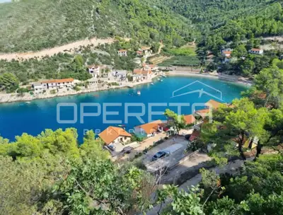 Zemljište 3.419 m², Jelsa - uvala Prapatna, 70 m do mora