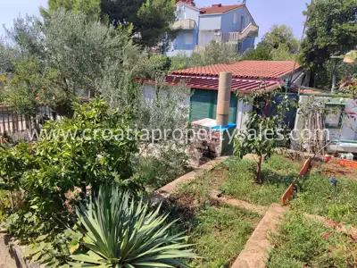Kuća 333 m², Rogoznica - blizina mjesta i prostrana okućnica - 10
