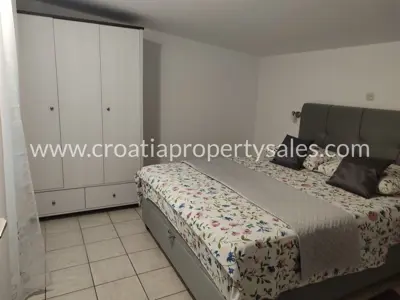 Kuća 333 m², Rogoznica - blizina mjesta i prostrana okućnica - 7