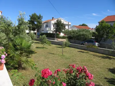 Apartmenthaus 540 m², Povljana - 200 m vom Meer - 6