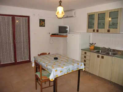 Apartmenthaus 540 m², Povljana - 200 m vom Meer - 18