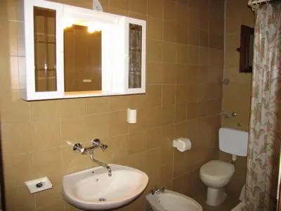 Apartmenthaus 540 m², Povljana - 200 m vom Meer - 20