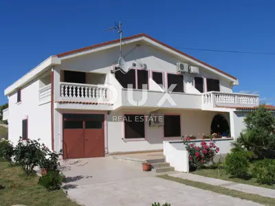 Apartmenthaus 540 m², Povljana - 200 m vom Meer
