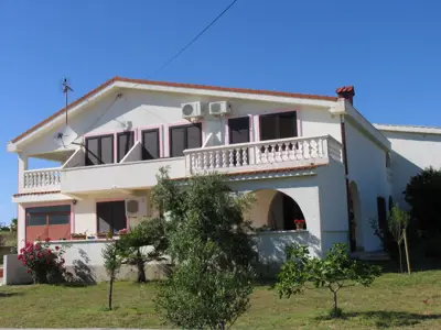Apartmenthaus 540 m², Povljana - 200 m vom Meer - 2