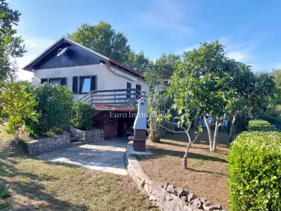 Samostojeća kuća s terasom i okućnicom, Čižići
