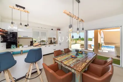 Villa 141 m², Vrsi - Pool, Garten und Meerblick - 7