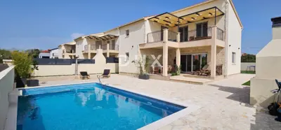 Vila 141 m², Vrsi - bazen, vrt i pogled na more