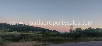 Zemljište 3.276 m², otok Vis - blagi pogled na more