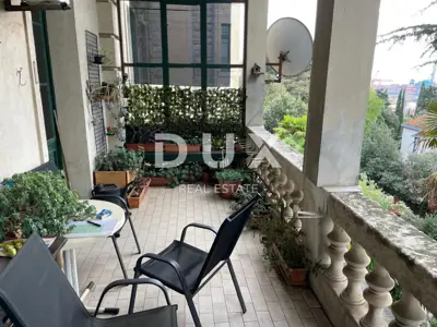 Apartment 172 m², Rijeka Bulevard - 3 rooms + living room in an old villa - 8