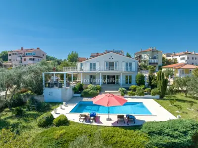 Vila 241 m², Ližnjan - pogled na more i bazen
