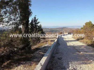 Land, Brač, 3 100 m², 240 000 € - 2