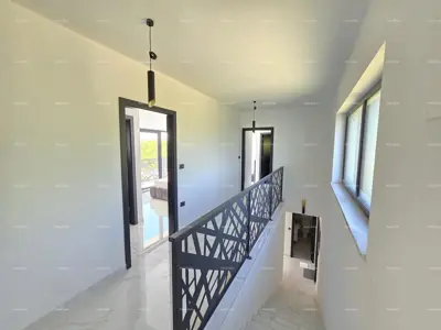 Kuća 230 m², Svetvinčenat - moderna i namještena - 13