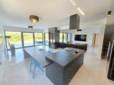 Haus 230 m², Svetvinčenat - modern und möbliert - 2
