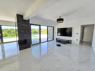 Kuća 230 m², Svetvinčenat - moderna i namještena - 10