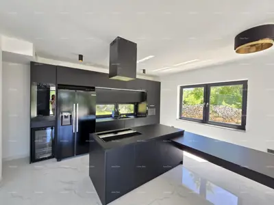 Kuća 230 m², Svetvinčenat - moderna i namještena - 11