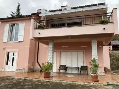 Kuća 250 m², Rijeka Centar - velika okućnica i bazen