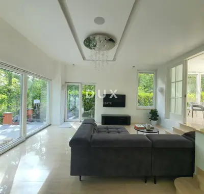 Villa 675 m², Remete - by the forest and pool - 19