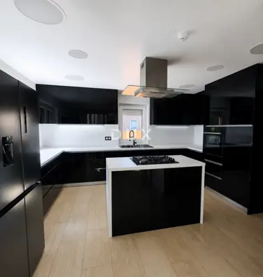 Villa 675 m², Remete - by the forest and pool - 2