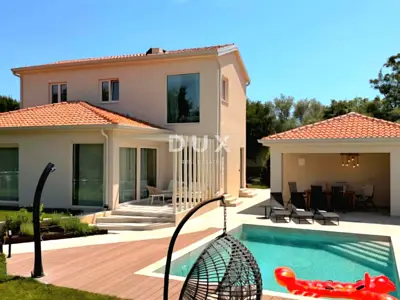 Istra, Poreč, luxuriöse Familienvilla, 180 m², in Meeresnähe und in der Nähe von Stränden und Einrichtungen