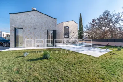 House 168 m², Poreč surroundings - modern new build near the sea