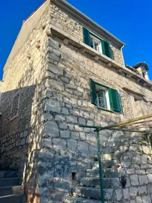Stone house 95 m², Donje Selo on Šolta, peaceful and intimate courtyard - 4