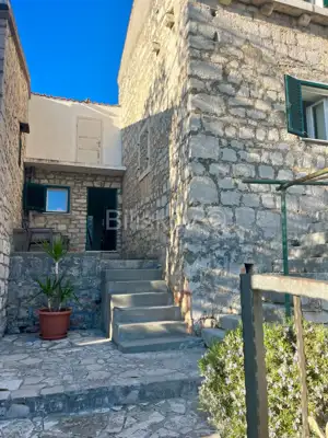 Stone house 95 m², Donje Selo on Šolta, peaceful and intimate courtyard - 2