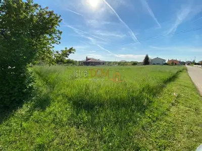 * Okolica Barbana građevinsko zemljište 2240 m² * - 3