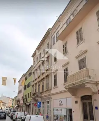 Stan u Puli, Centar - 3 spavaće sobe, terasa - 3