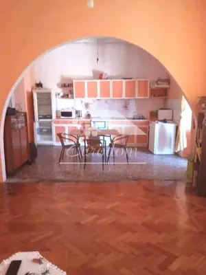 Stan u Puli, Centar - 3 spavaće sobe, terasa - 6