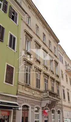 Stan u Puli, Centar - 3 spavaće sobe, terasa - 4