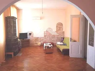 Stan u Puli, Centar - 3 spavaće sobe, terasa