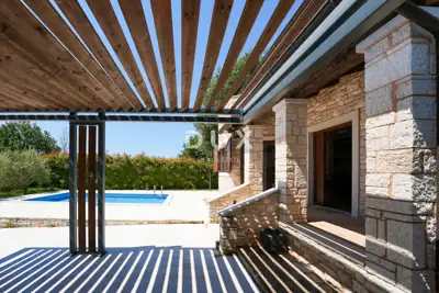 Haus 168 m², Sveti Lovreč - Pool und Sommerküche