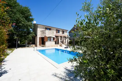 Haus 168 m², Sveti Lovreč - Pool und Sommerküche - 3