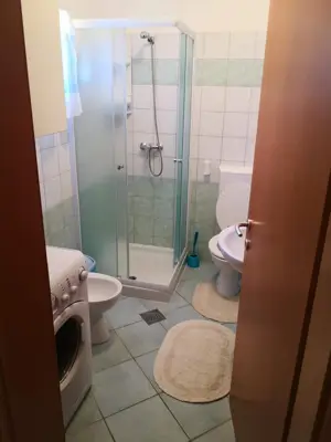 Volme, predivna prizemnica u blizini mora, prilika!