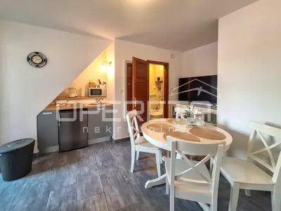 Kuća 82 m², Tribunj centar, 3 apartmana - 2