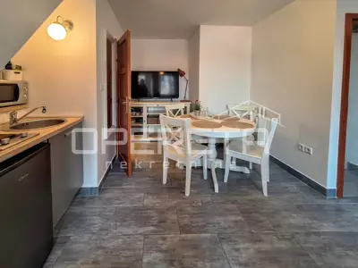 Kuća 82 m², Tribunj centar, 3 apartmana - 8
