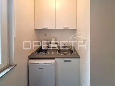 Kuća 82 m², Tribunj centar, 3 apartmana - 5